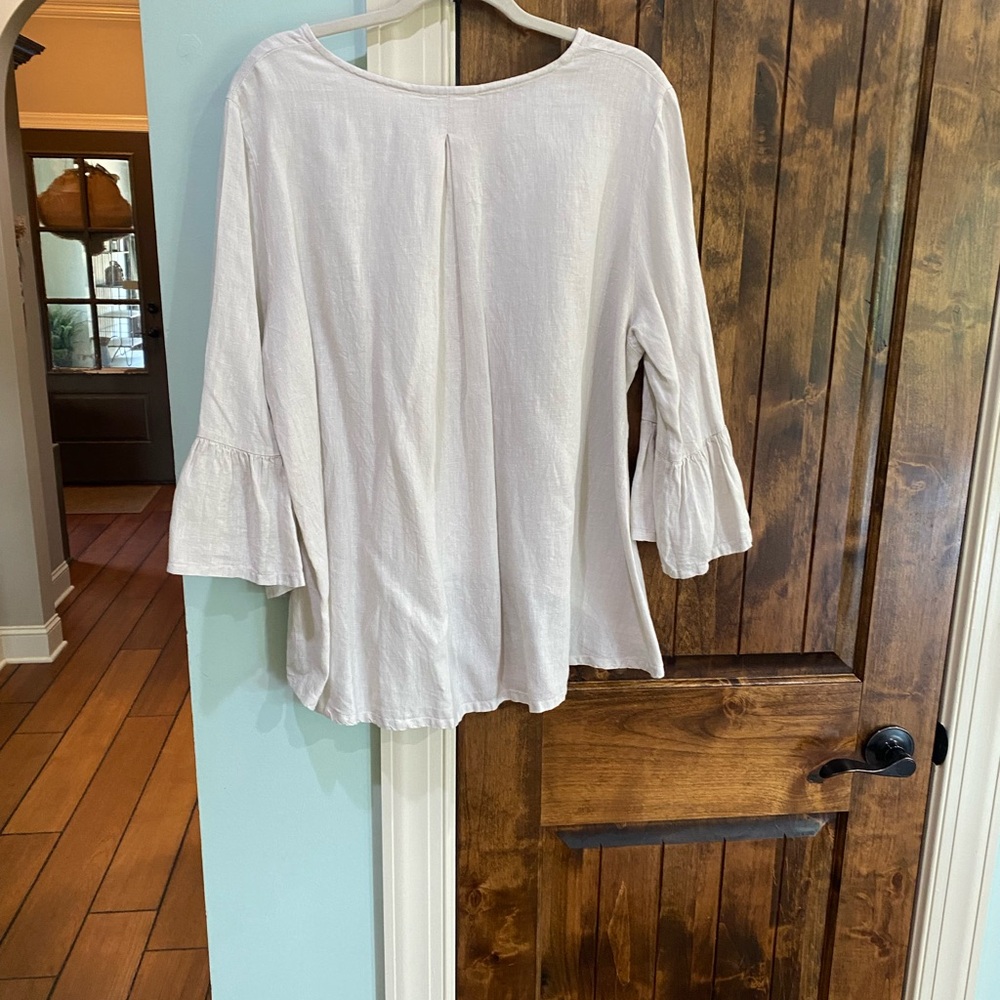 bryn Walker Light Linen Fran Top. Cream. Worn once. Beautiful on. Size L.